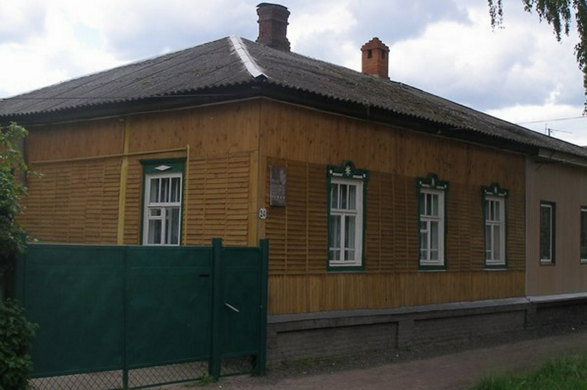 Будинок на Петропавлівській, 24, в Лебедині, в якому народився Іван Стешенко. Фото із сайту Лебединської міської ради